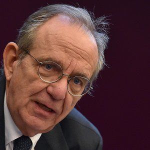 Padoan: "Ho cambiato idea, i contanti non stimolano l'evasione"