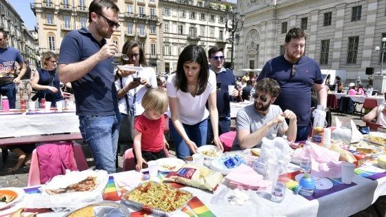 Figli di due madri, Appendino: "Speriamo che l'esempio di Torino possa essere seguito dal Paese"