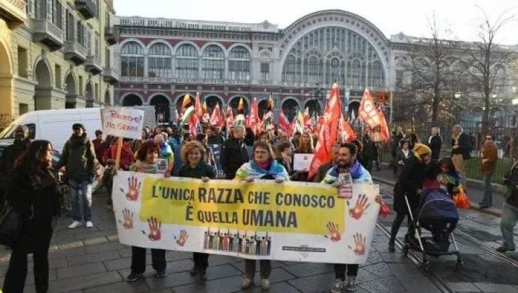 “Sei bianco o nero?”. La Torino degli affitti si riscopre razzista. E il Comune reagisce