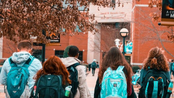 A Padova un premio di 100 euro a chi ha la media del 9. La Rete degli Studenti: "È una dinamica tossica: la scuola dovrebbe pensare a chi rimane indietro"