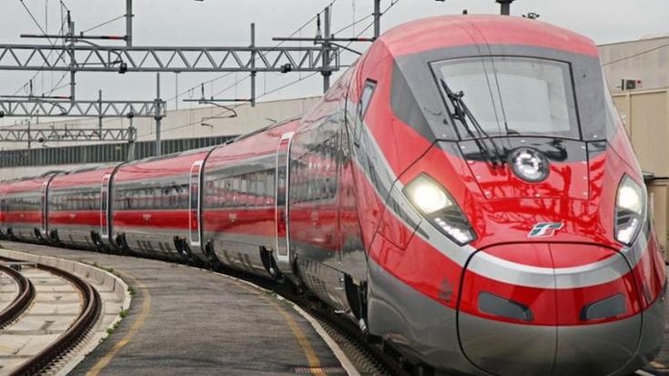 Treni Alta Velocità, guasto Roma - Napoli: ritardi e disagi. Salvini: “Record di cantieri”