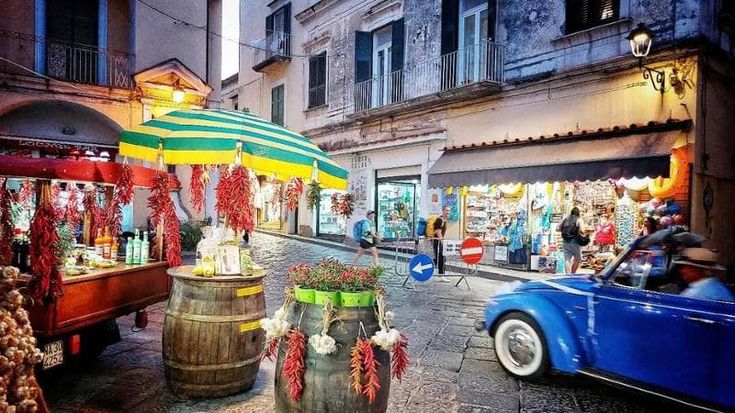 Ischia, pugno duro contro i "buttadentro": "Pratica odiosa, vietato assalire i turisti"