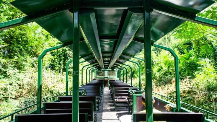 Treni storici, ecco la prima carrozza panoramica italiana. Debutto a fine giugno sul Lago d’Iseo