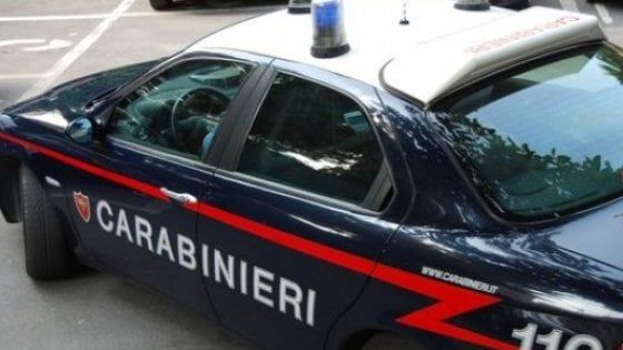 Per noia e divertimento, a Reggio Emilia un 15enne lanciava sassi alle auto: denunciato