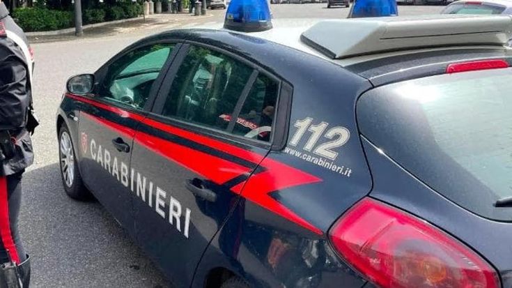 Chiusa in casa da un anno e mezzo, 59enne salvata dai carabinieri