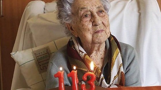 Spagna, la guarigione da record di Maria: a 113 anni è la più anziana al mondo ad avere sconfitto il virus