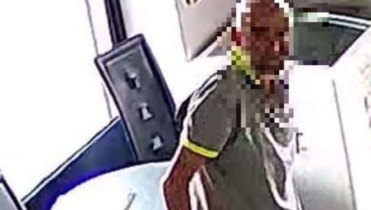 Livorno, bimbo di tre anni e mezzo derubato del cellulare, scoppia a piangere e "smaschera" il ladro