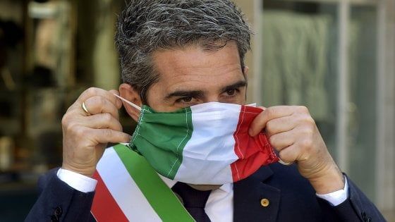 Tamponi, aperture, cultura, figli, trasporti: Pizzarotti critico. "Il Governo corregga il tiro"