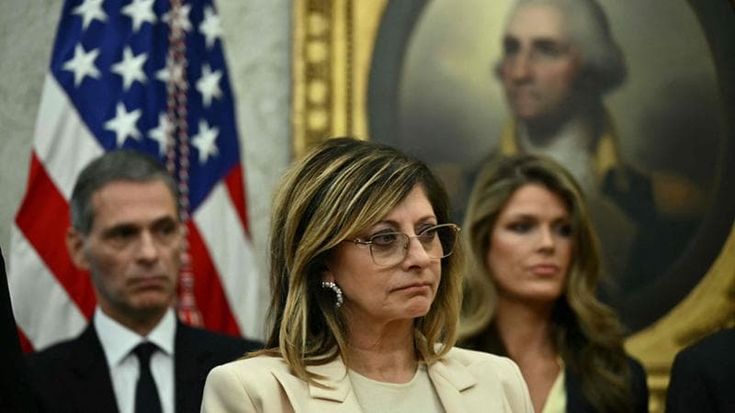 Fox licenzia Bartiromo, la giornalista più trumpiana: “Ha passato un documento alla Casa Bianca”