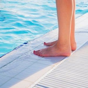 Come evitare i funghi in piscina