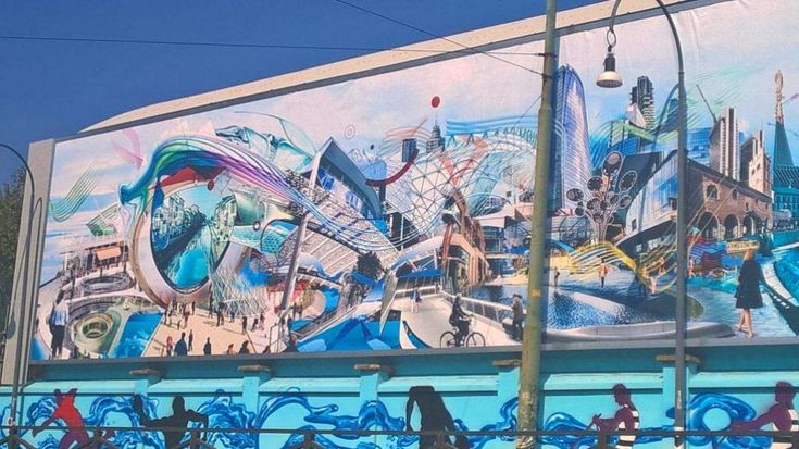 Milano, il murale sui Navigli celebra la città dei flussi creativi 