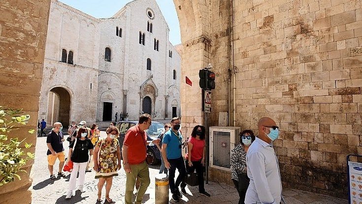 Bari, corsi gratuiti di inglese per residenti e commercianti della città vecchia. Il Comune: "Migliora l'accoglienza ai turisti"