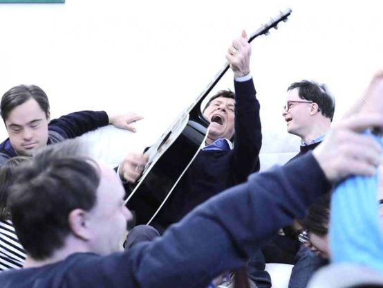 "Uno su mille...", Gianni Morandi esaudisce il sogno di un gruppo di ragazzi down