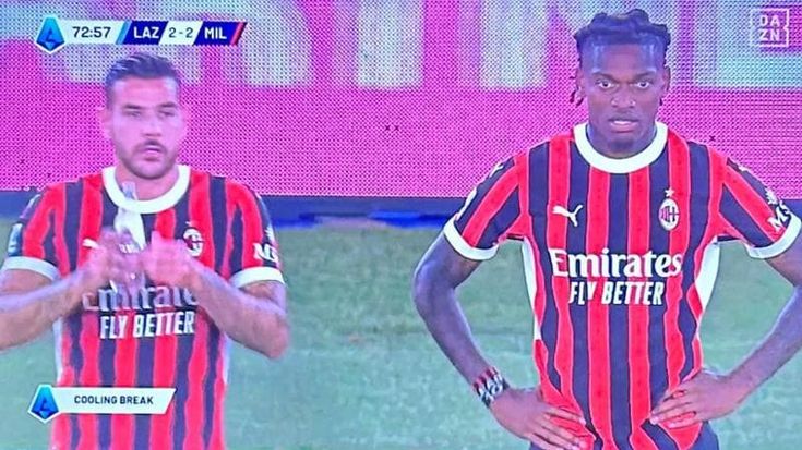 Leao e Theo Hernandez isolati durante il cooling break, erano partiti dalla panchina. Fonseca minimizza: “Nessun problema”