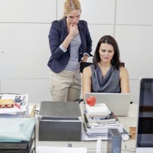 Occupati: le donne "avvicinano" gli uomini, il lavoro si tinge di rosa