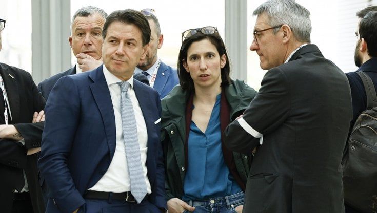 Caccia ai voti della Cgil. La competizione tra Pd e 5S su Ucraina e salario minimo