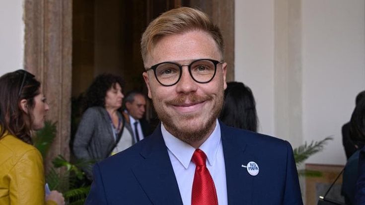 Ismaele La Vardera: “Il presidente dell’Ars tolga l’auto blu a Miccichè”