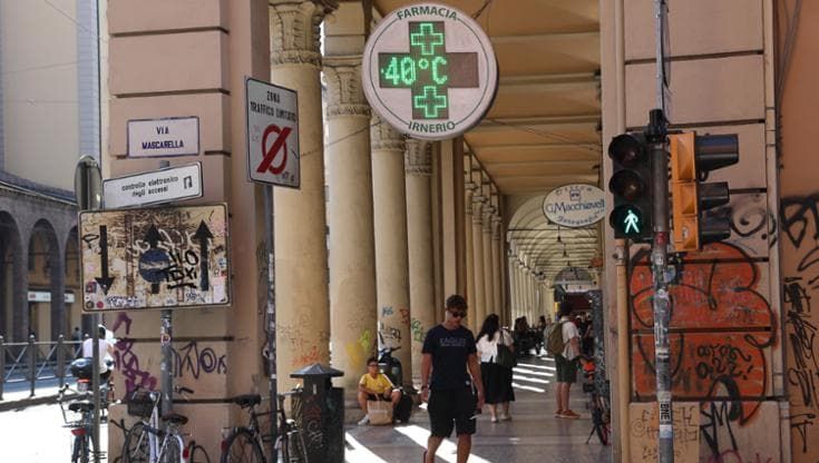 Caldo, continua l’allerta rossa: ecco i rifugi climatici, dalle biblioteche ai musei