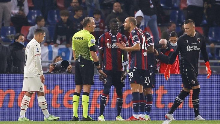 Bologna stoico, in 9 contro 11 si arrende al Milan solo alla fine