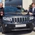 Fca, inizia l'era Manley nel segno della continuità. Elettrico e lusso nel futuro, dubbi sulle alleanze. Titoli in rosso
