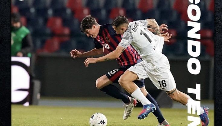 Benevento, occasione sprecata: perde 1-0 a Cosenza e manca l'aggancio al 2° posto