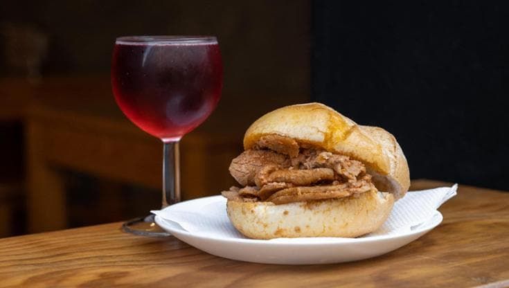 In Portogallo lo street food è un rito collettivo: ecco i luoghi da scoprire