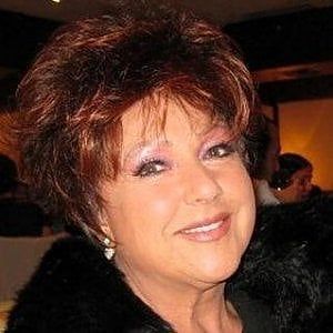 Lecce, il prete interrompe le prove di Orietta Berti in piazza: "C'è la messa del vescovo"