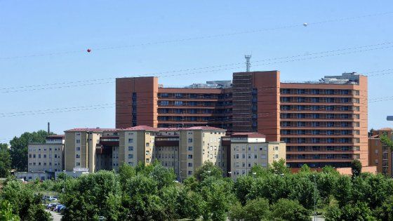 Pavia, rubavano il cibo dalle cucine dell'ospedale: 13 dipendenti arrestati. Sono accusati di 222 furti