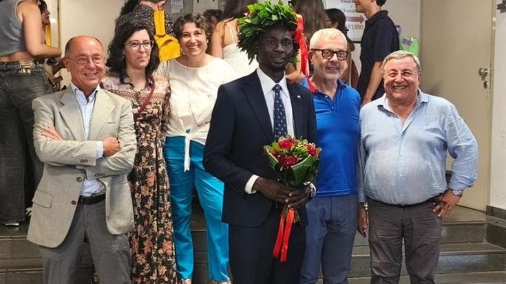 All’Orientale la laurea del rifugiato Mohamed con una tesi sul suo Sudan. “Dedicata al mio popolo”