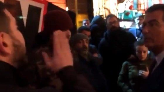 Forza Nuova tenta irruzione a Dimartedì. Via dopo il confronto con Floris: "Chi non è invitato non partecipa"