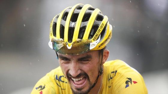 Ciclismo, Tour de France; Alaphilippe: "La mia maglia gialla è appesa a un filo"