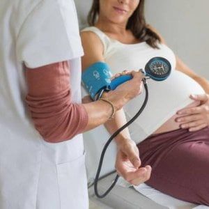 Ecografie, controlli o sport: 10 consigli per una gravidanza senza stress