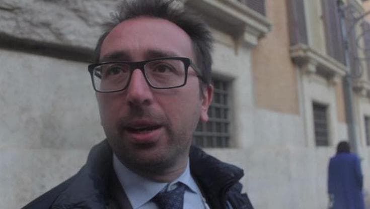 Bonafede, M5s: "Renzi la smetta coi tweet da tifoso e pensi all'astensione"