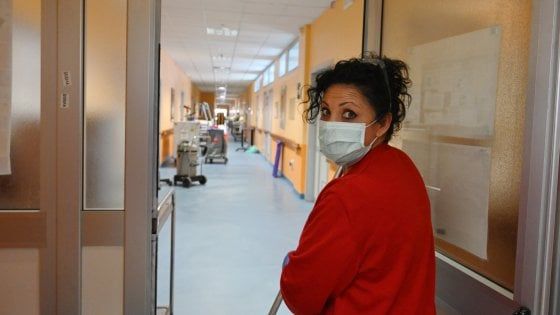 Coronavirus, l'Istituto superiore di Sanità non riesce a smaltire i test: valgono quelli regionali. I contagiati salgono a 144