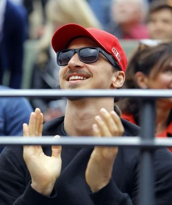 Parigi, tifoso speciale per Djokovic. Sugli spalti c'è Ibrahimovic