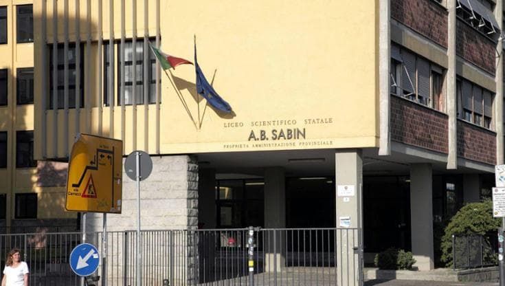 Il liceo Sabin nel mirino dei vandali. La preside: “Ora le telecamere”