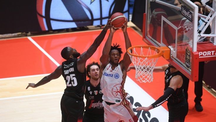 Basket, Serie A: la Virtus Bologna resta a punteggio pieno, vince anche Trento