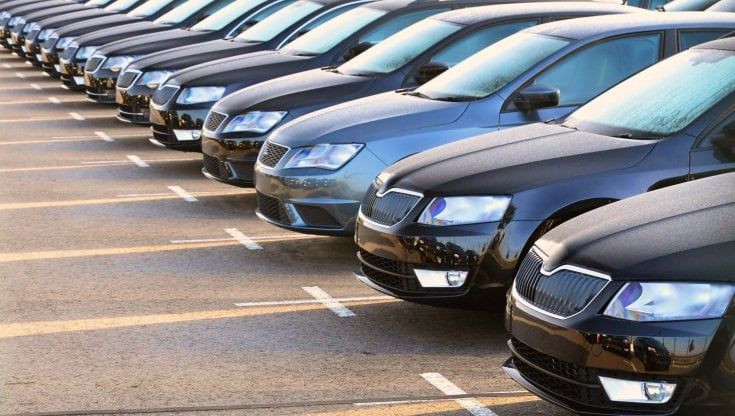 Incentivi, la visione di Urso: "Vadano a chi vuole svecchiare l'auto e gli serve aiuto"