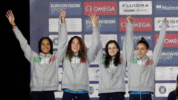 Nuoto, Europei in vasca corta: le staffette 4x50 sl regalano due argenti all'Italia