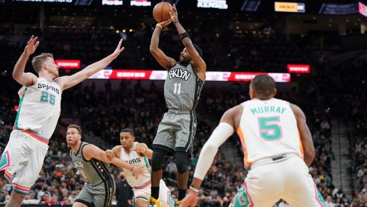 Basket, Nba: Milwaukee piega Chicago, Brooklyn vola al comando a Est. Vittoria sofferta per Golden State