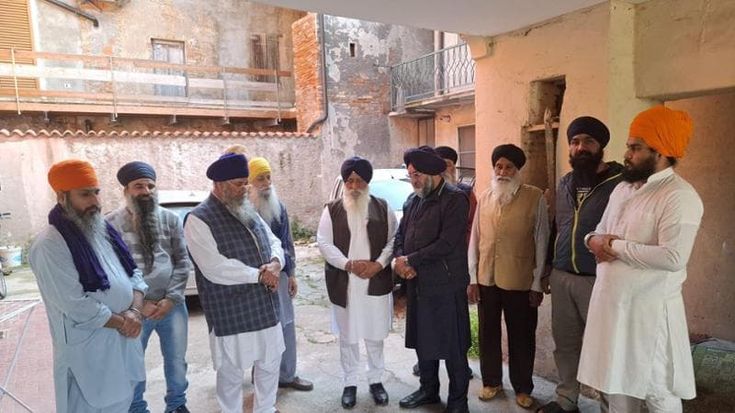 Spari nel tempio Sikh: il killer si inginocchia, poi uccide due fedeli