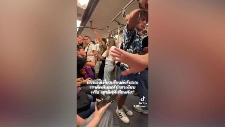 "Di Cerignola gli studenti degli schiamazzi a Bangkok”: la fake news manda il tilt il sito del liceo