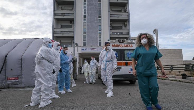 Ospedali sottosopra: altri 634 posti Covid.E i degenti “sfrattati” vanno nelle cliniche 
