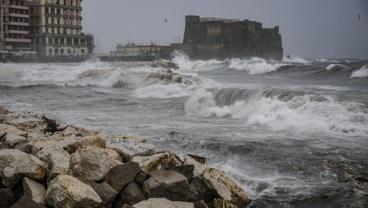 Previsioni meteo, in arrivo serie di cicloni: weekend con pioggia e neve