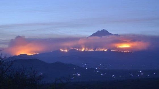 Tanzania, brucia il Kilimangiaro. Cinquecento volontari al lavoro contro le fiamme