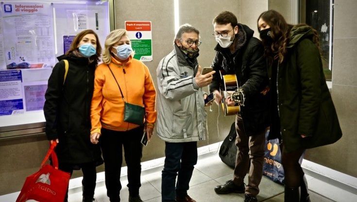 Roma, volontariato: il Capodanno solidale nella stazione ferroviaria del Gemelli con la Comunità di Sant'Egidio 
