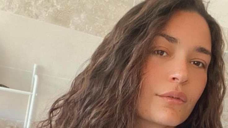 Accoltella l’ex moglie. “Non è femminicidio”. Bufera sulla procura