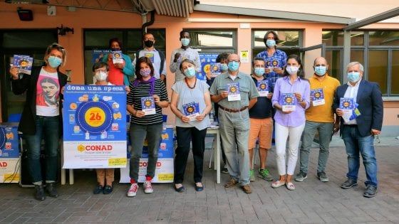 Parma, effetto Covid sulle nuove povertà: 300 famiglie in più bussano a Emporio per il cibo