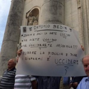 Vicenza, funerali pensionato suicida. Parroco: "Governo sappia cosa accade qui"