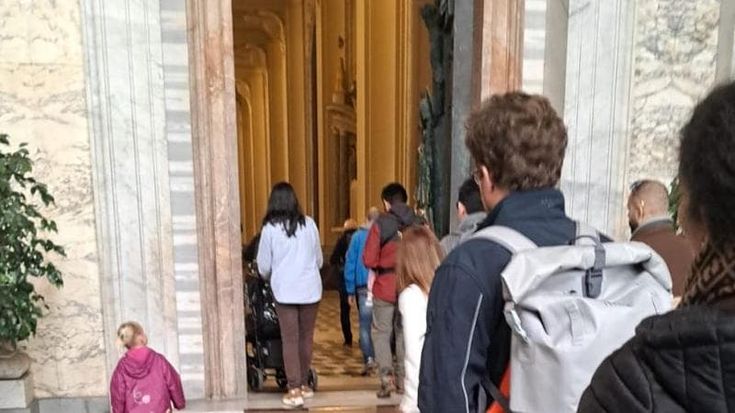Porta Santa, in fila a San Giovanni. “Pellegrini last minute prima della chiusura”